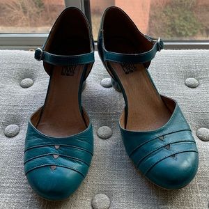 Mix Mooz Frenchy Heel Marine Size 7